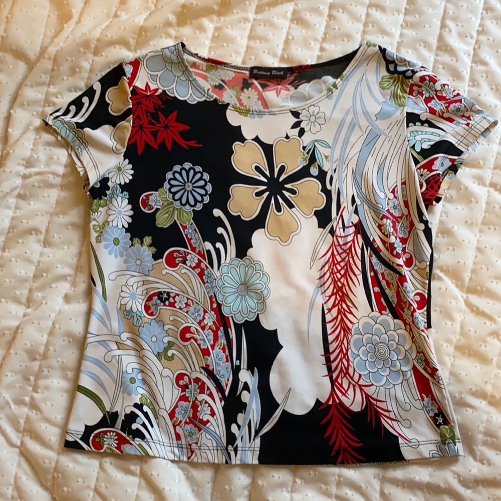 Floral Pattern Shirt in a size Medium.